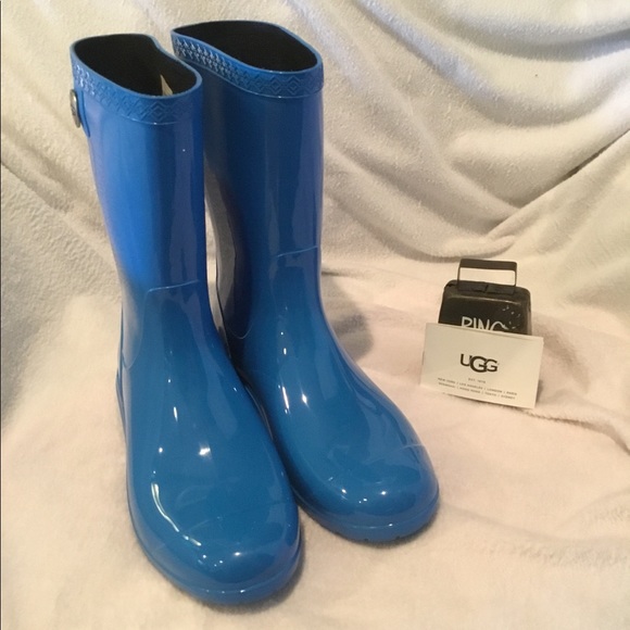 πNew Ugg Mid Calf Boots! π - Picture 4 of 9